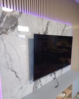 ✨ Premeňte obývačku na dizajnový skvost! ✨ Pre nášho klienta sme vytvorili úchvatnú TV stenu s využitím našich flexi...